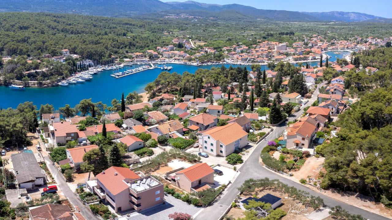 Guest House Marinna Vrboska Exterior foto