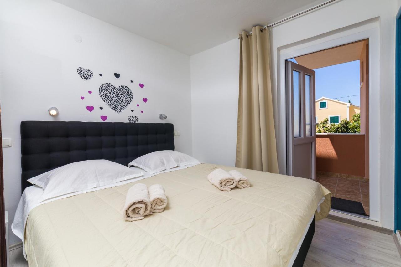 Guest House Marinna Vrboska Exterior foto